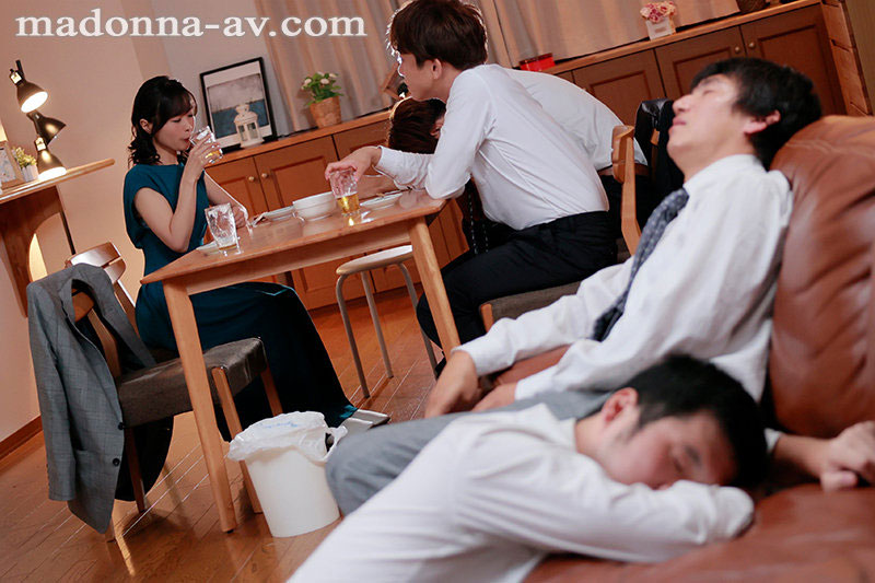 「热吻下的失控」系列品番作品推荐介绍及预览-六集图