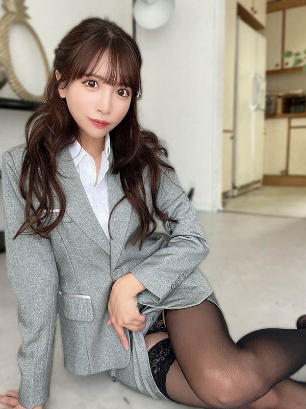 顶流美少女《小那海绫》精选作品推荐介绍及封面预览